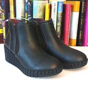 SKECHERS AIR COOLED MEMORY FOAM BLACK WEDGE MOTO ANKLE BOOTS SIZE 5.5 NWT